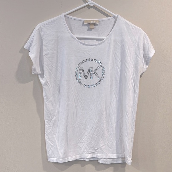 🔥NWOTMichael Kors White T-Shirt with Silver Logo🔥 - Picture 1 of 5